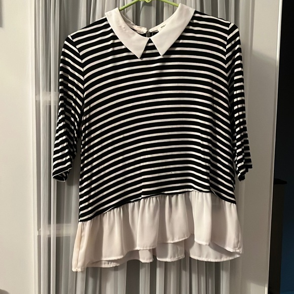 Monteau Tops - Black and white shirt size extra large juniors